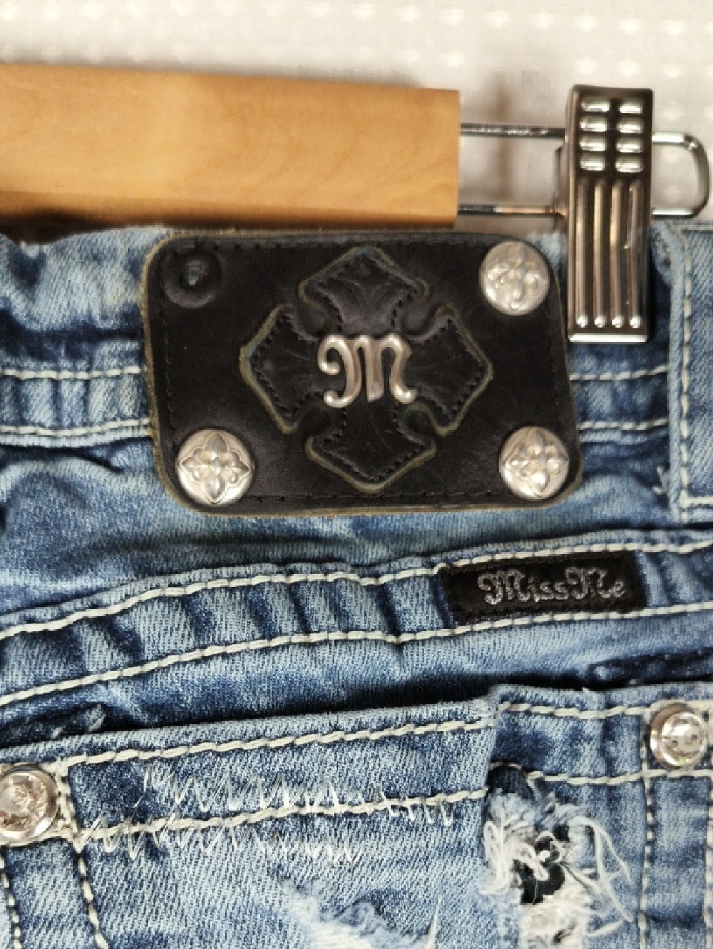 Miss Me Jeans Size 28x35 Faded Embellished Bootcut, Low-rise Contrast Itching. - Picture 2 of 15
